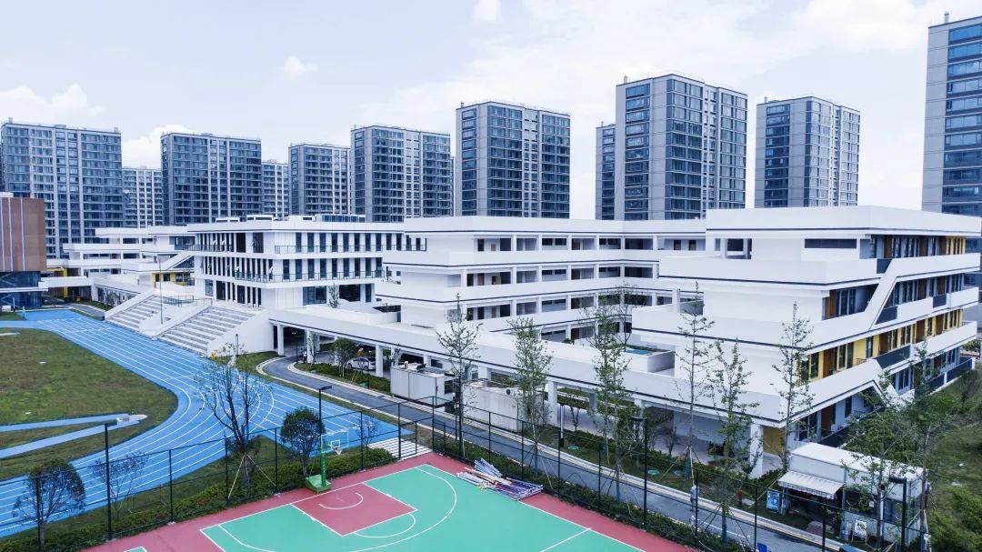 临平第三小学新洲校区临平三小新洲校区于2022年9月投入使用.